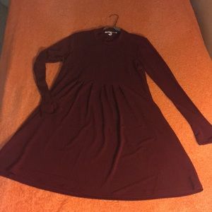 Maroon long-sleeves dress